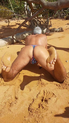 Ladysilvas: Ladysilva in bikini sulla spiaggia pubblica mostrando il suo culo...