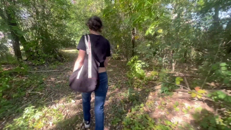 J13D75: Quick Suckin' Skank in the Woods