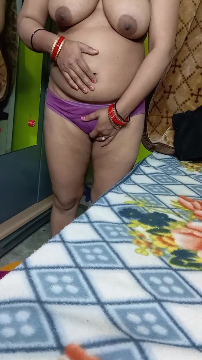 Manjushukla: 印度漂亮哥脱掉她的纱丽。