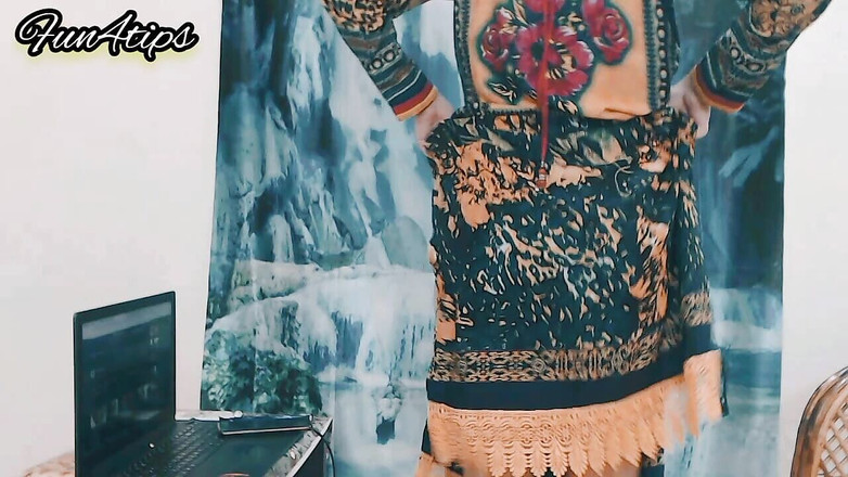 Bolly Karma: उसकी परफेक्ट देखना बंद नहीं कर सकता