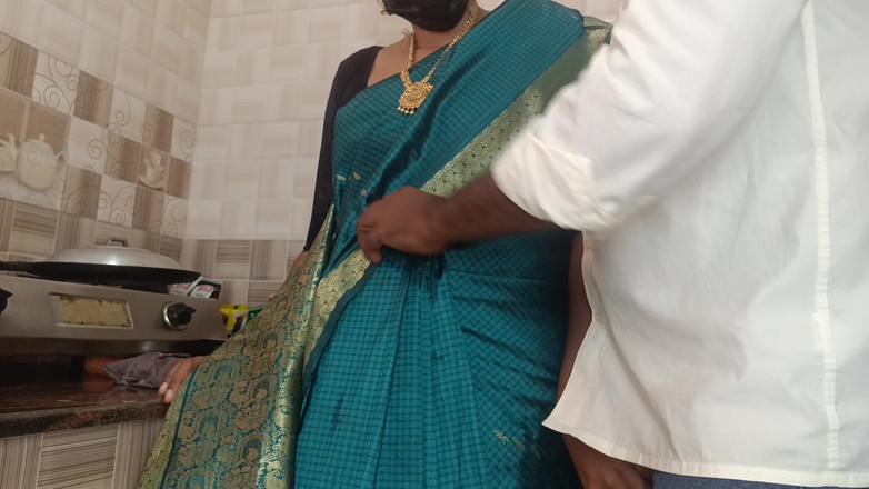 Wonder: Futai în bucătărie cu gospodină