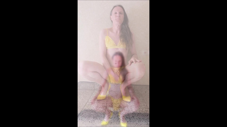 Slut Bella: Abspritzen trong giày cao gót Gelben