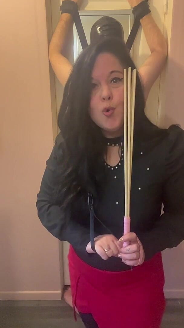 Maitresse Clara: Un sumiso atado y humillado