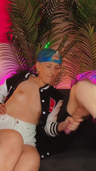 Sexy dojení ptáka s jejím klukem v úžasné scéně