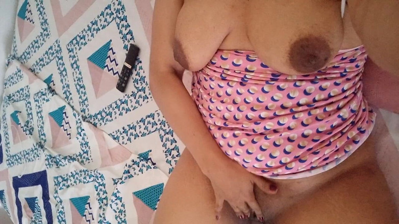 PATY PATY: Amcığı ıslatırken tam dudaklara masajdan daha lezzetli bir şey yok...