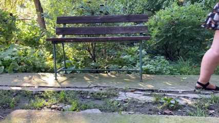 OurFetishLife: Handjob-königin melkt schwanz im freien