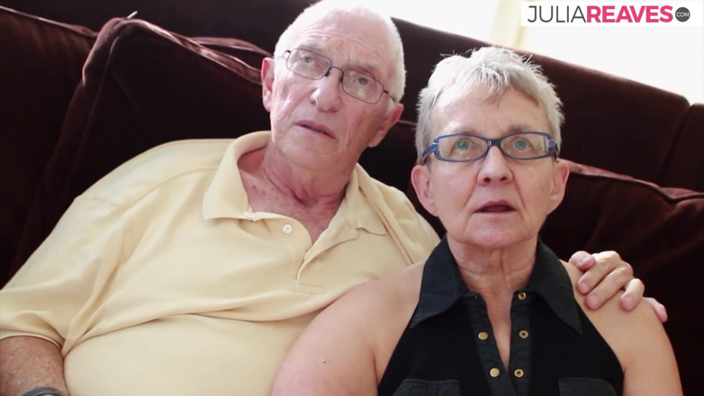Cuckold Fuckers: Opa kan het niet meer, dus oma neukt nu een...