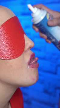 I Cheated My Stepsister in the Game for the Taste, Cum in Her Mouth, She Did Not Notice!