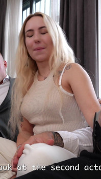 La sexy Bella Mur nous parle de sa vie amoureuse lors d’un combat dur et profond avec deux énormes !