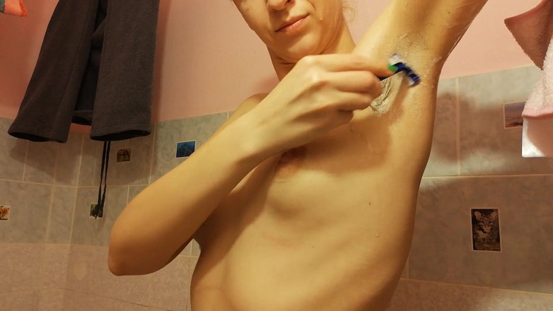 Cuteblonde666: Rakar av mina håriga armhålor