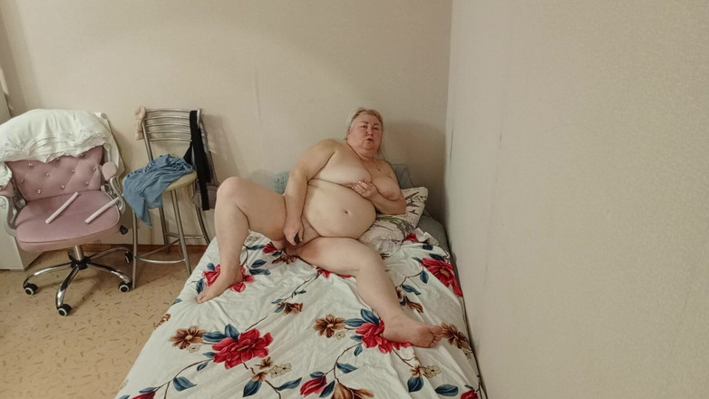 Zona901: 继母的大屁股和毛茸茸的大阴户