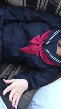 Shiori - vdaná žena ve vysokoškolské uniformě