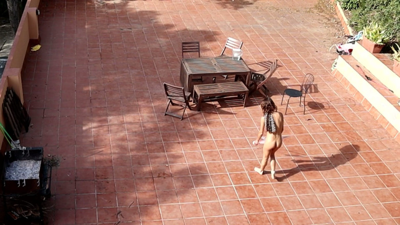 Magia Rosa: Un couple se fait surprendre en train de baiser dans...