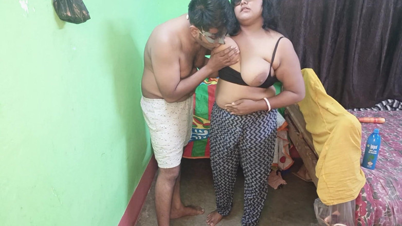 Indianbhabi2: Superba gospodină indiană este linsă și futută în pizdă