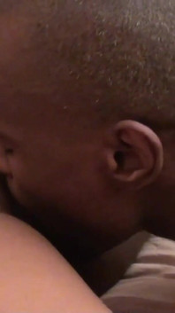 Jordan Lovee é uma pele peituda negra e faz sexo com um grande pau preto para gozar