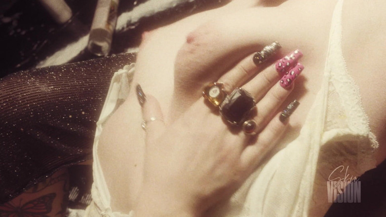 SkinVision: Lesbické sexuální čarodějnice zkazí nevinného - Luna Luxxx &amp; Kasara Wood &amp; Fiona Fox