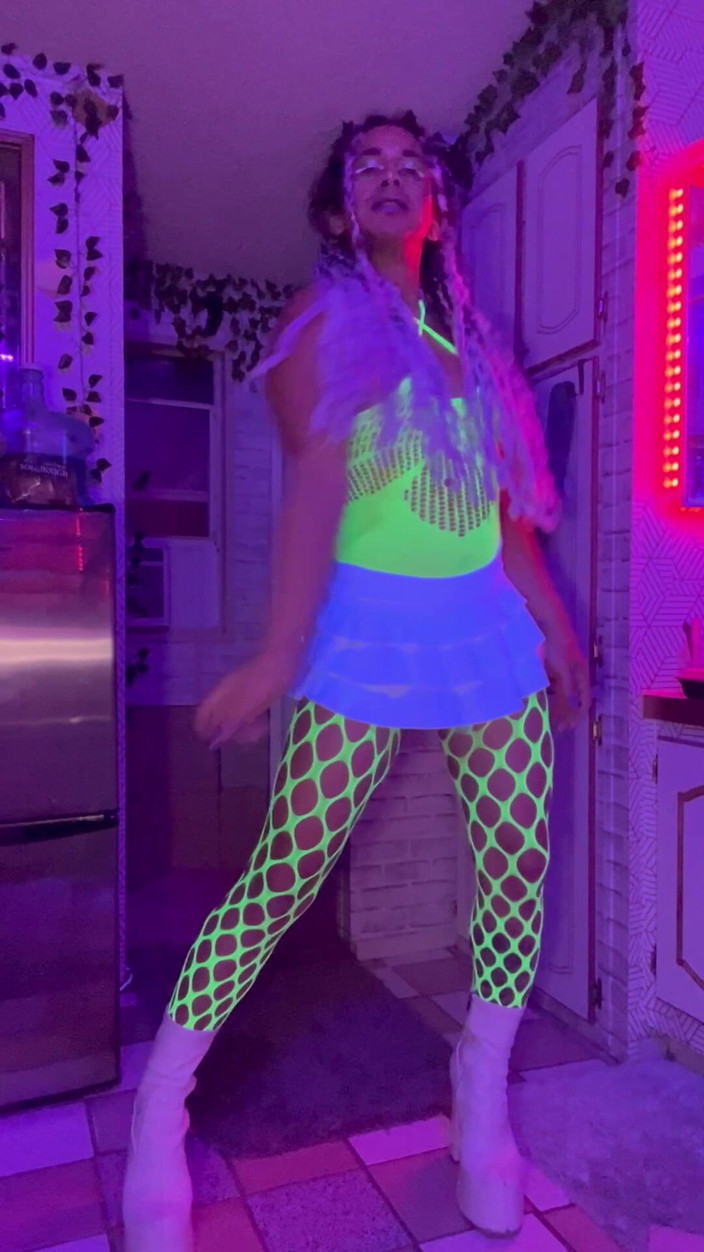 TSJade95: 让我们 Rave Babycakes