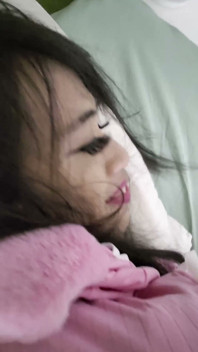 Pantera baise Hoa point de vue anal. Ladyboy vietnamien en costume de lapin rose