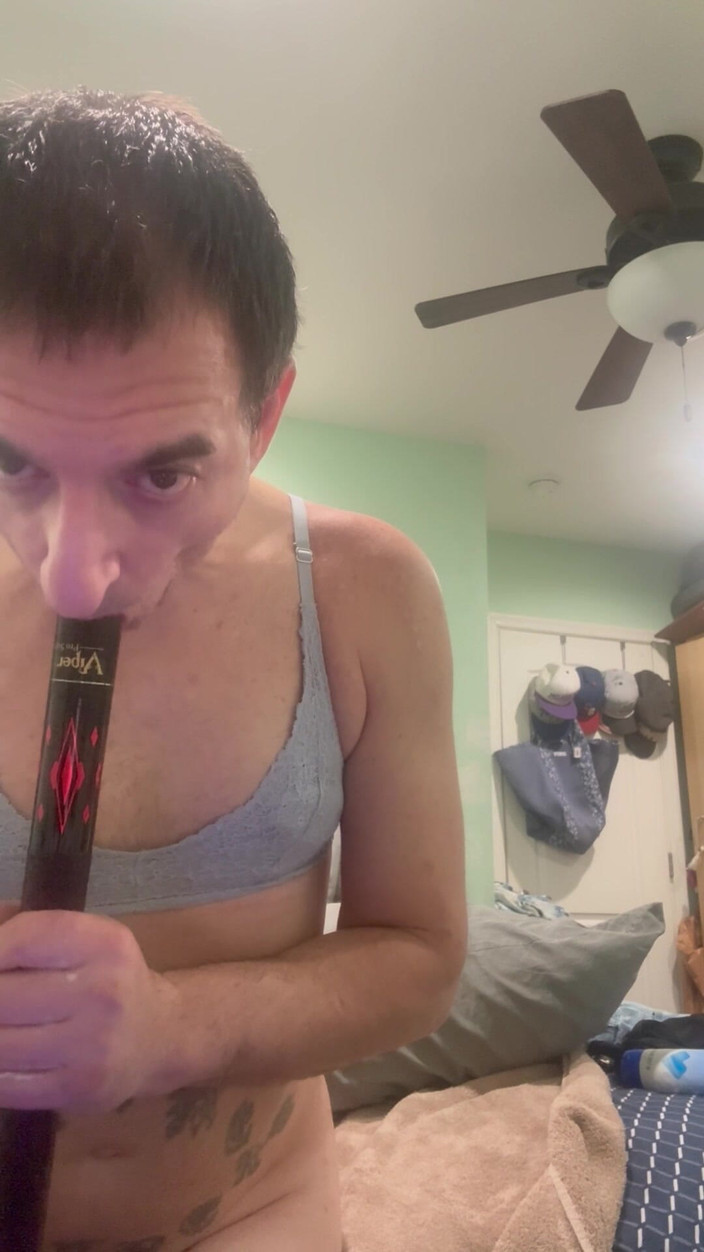 TakeMe35: Sissy šuká svůj vlastní zadek