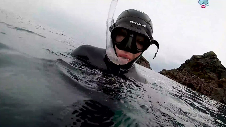 UKCuteGirl Lucy Lauren: Permainan basah 8mm rahsia di bawah air - Snorkeller Melancap DenganNya
