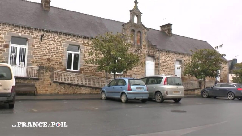 Rue Chaude: 露出狂の熟女は見知らぬ人によって二重浸透を取得します