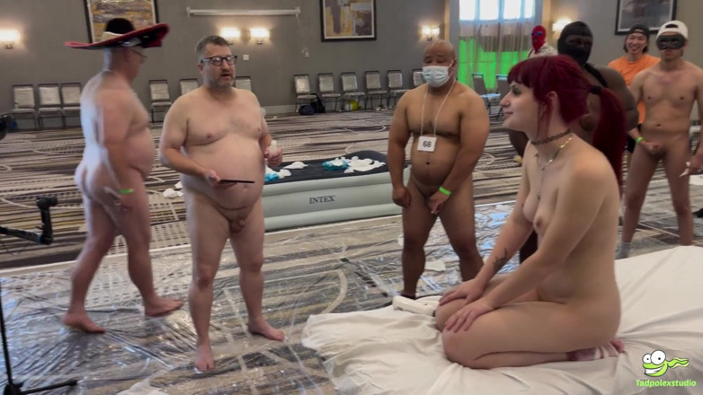 TadpolexStudio: Le gangbang de Sanguine Rose filmé en POV avec des...