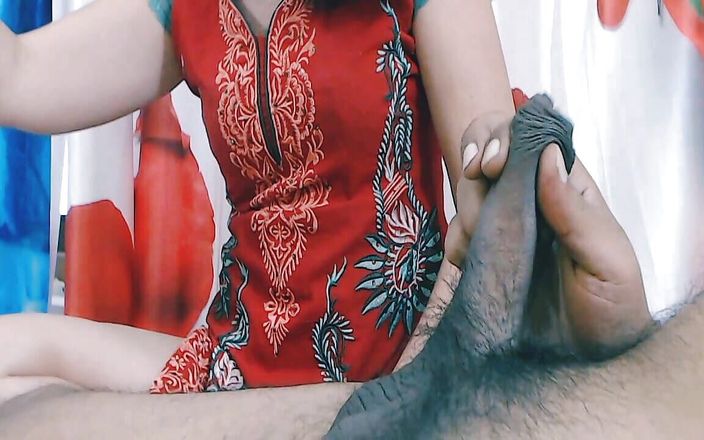 Bolly Karma: Cycata milf znajduje swoje prawdziwe połączenie