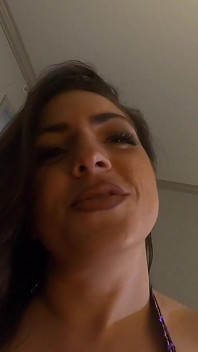 Dona de casa com tesão Valentina Bellucci anseia por pau indiano