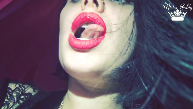 Goddess Misha Goldy: Le rouge à lèvres rose est ton point faible