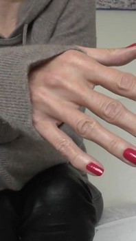 Aanbid mijn rode vingernagels en masturbeer! Dame Victoria Valente