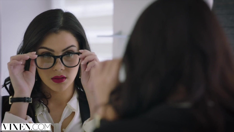 Vixen: VIXEN - Sexy Valentina Nappi svádí svého vdaného šéfa