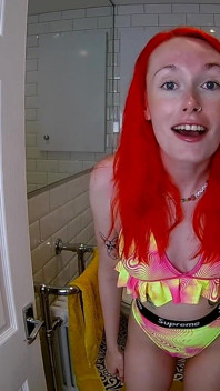 Malý penis ponížování - výlet se svými přáteli na nudistickou pláž