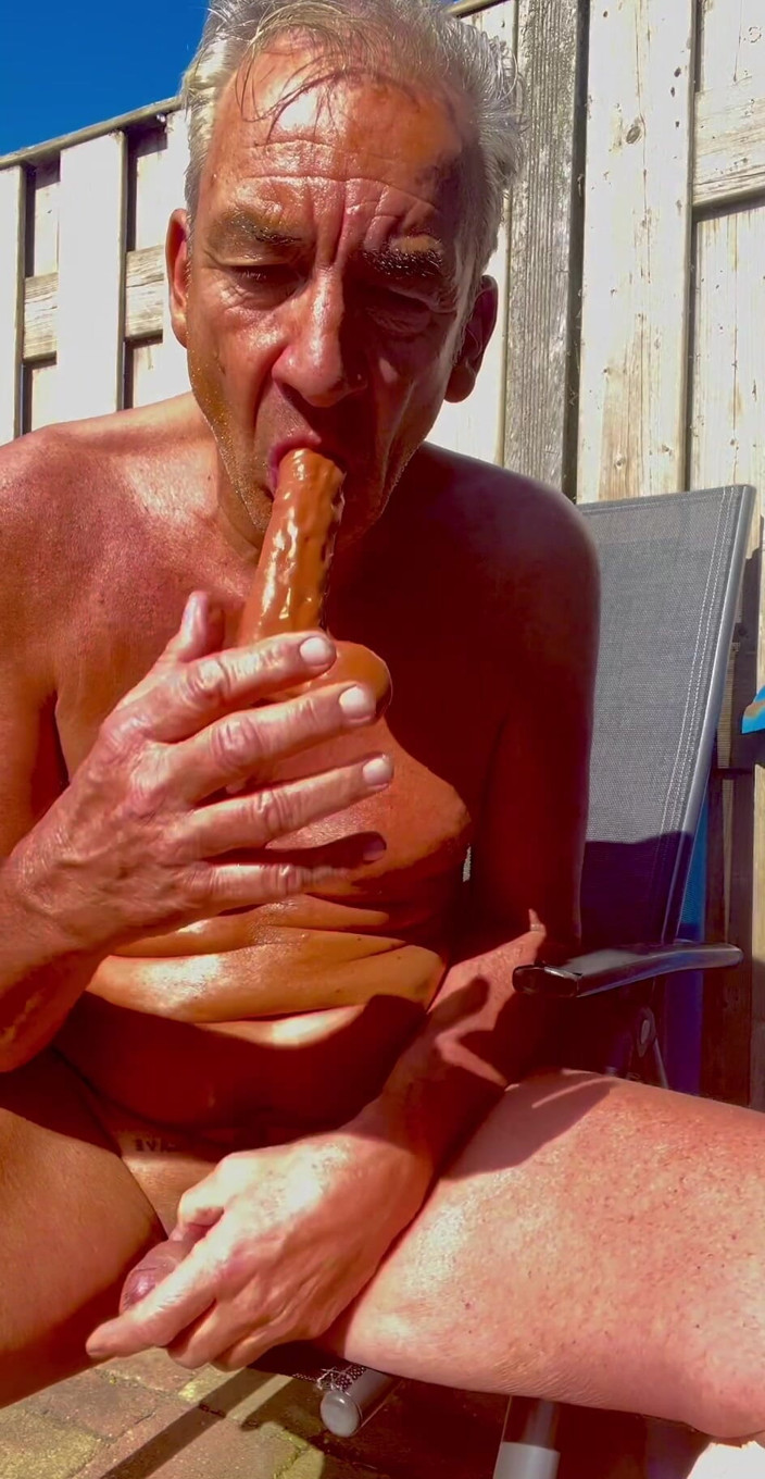 Benb Studio: Giocare con il dildo