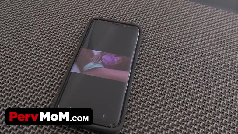 PervMom: Pervmom - latin üvey anne mastürbasyon yapmayı bırakması için üvey oğluyla sikişiyor