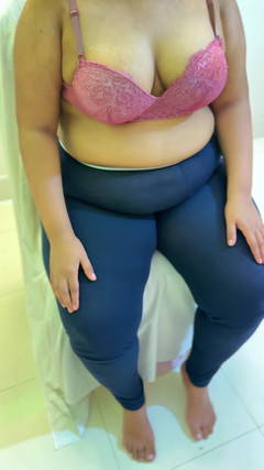 Aria Mia: Une latina sexy avec un gros cul et des seins énormes...