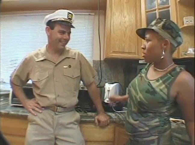 Outdoor pervs: Bbw armádní seržant šuká cadeta