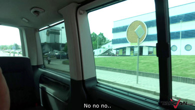 Take Van: Kel kaslı adam ve utangaç kızlar gezide