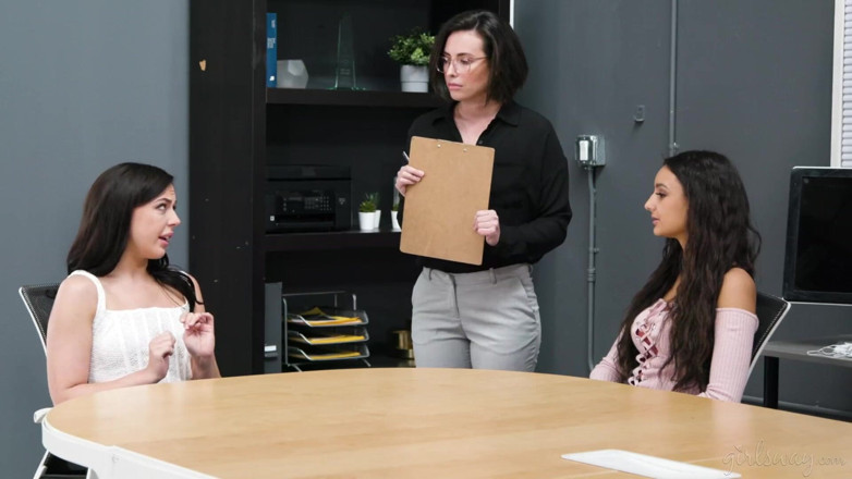 Girlsway: Girlsway - Whitney wright和eliza ibarra假女同性恋爱的热辣剪刀学习会议
