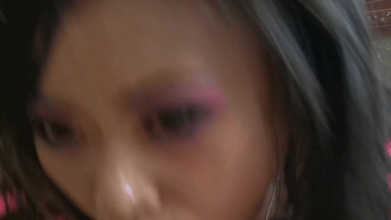 Darkko: खूबसूरत एशियाई रंडी बड़े पैमाने पर लंड को गहराई से उड़ाती है और चेहरे पर वीर्य प्राप्त करती है