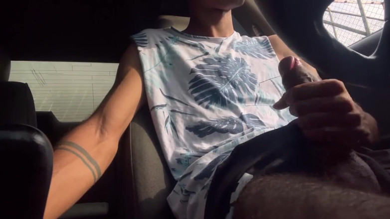 vergar4_daviid: Chàng trai đại học thủ dâm trong xe hơi cho đến khi...