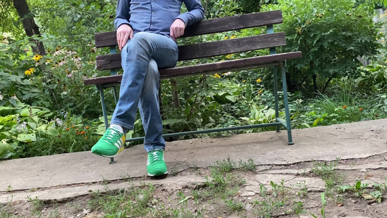 OurFetishLife: Писаю в парку, я дивлюся і збуджуюсь