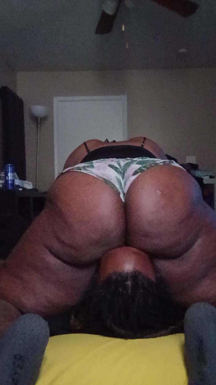Camsandyams: Femdom - obličej ošukaný zralou bbw ebony MILF