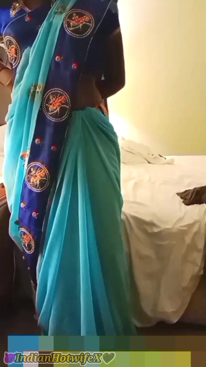 RenuRaj: देसी तमिल चोदने लायक मम्मी renus साड़ी छेड़ती है और दोस्त द्वारा मिशनरी चुदाई, व्यभिचारी देखता है! Indianhotwifex