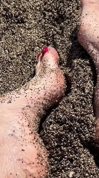 Untuk pencinta kaki, saya bermain di pasir