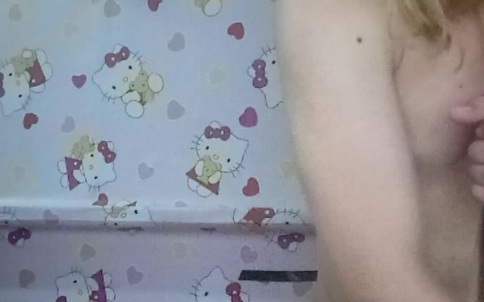 Reynaldo6: La bella regina che si masturba senza un partner