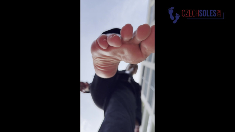 Czech Soles - foot fetish content: Bogini stóp Karateka