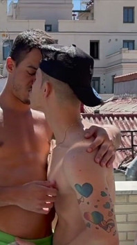 Il gay f viene scopata crudamente dal nostro in esibizione