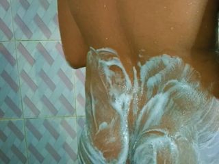 Sumi_couple_lesbian: Üvey kız kardeşim banyoda amını göğüsleriyle parmaklıyor Hintli duş videolarına...
