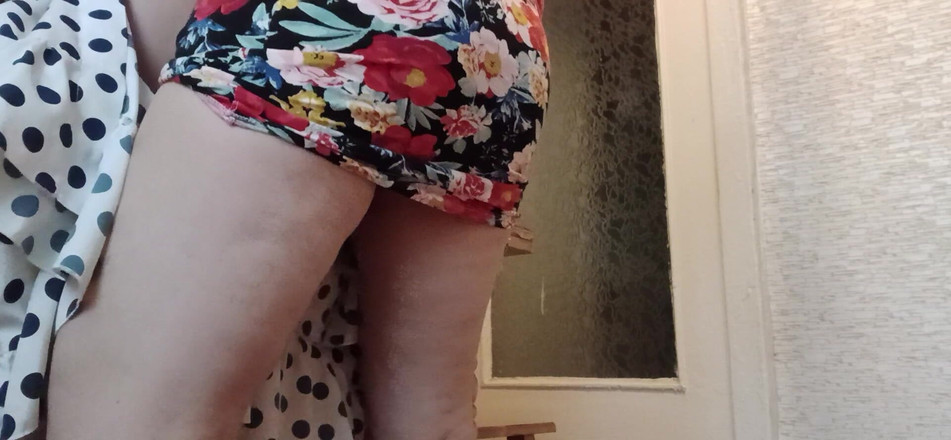 Lesbian-illusion: Minha madrasta me fode na mesa da cozinha