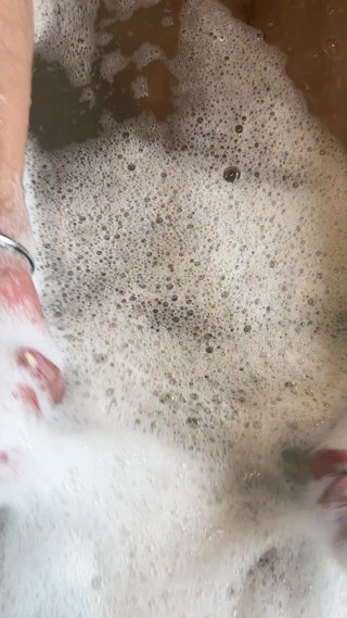 Anu00006: Puis je prends un bain